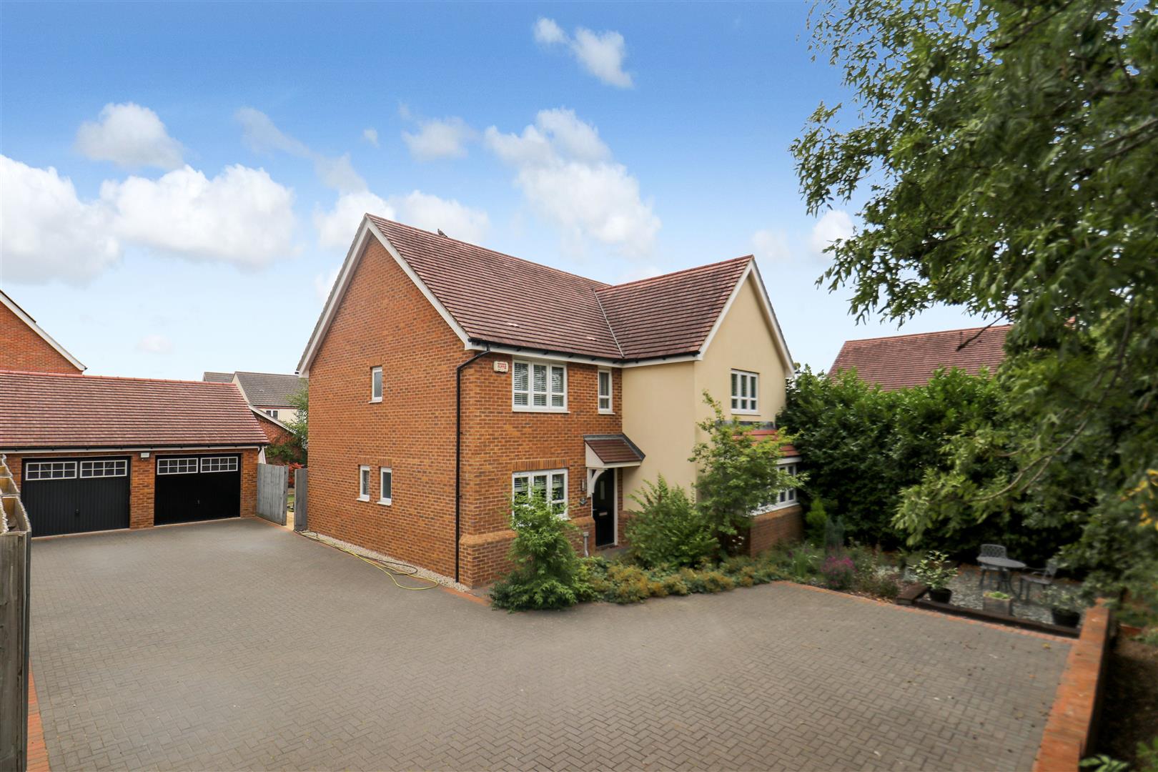 5 bed property in Teeswater Way, Milton Keynes